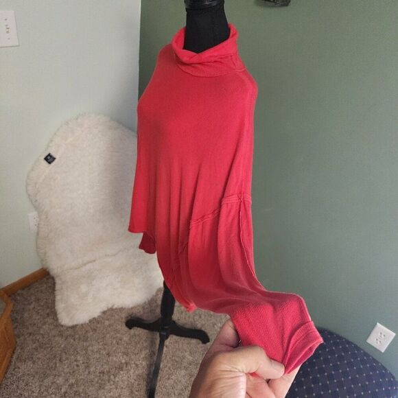 FREE PEOPLE "Cherry Color" Oversized Turtleneck Sweater - Picture 1 of 4